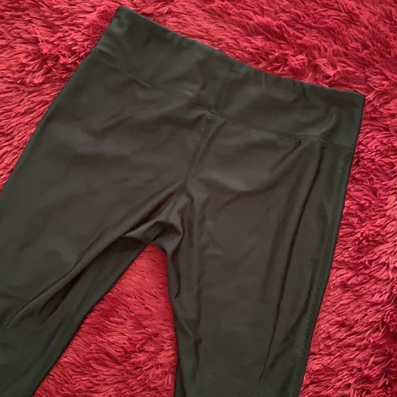Under Armour compression capris black leggings - Picture 7 of 15